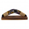 Australian Treasures boemerang 30cm met dolfijn motief inclusief display stand Australian Treasures boemerang 30cm met dolfijn motief inclusief display stand